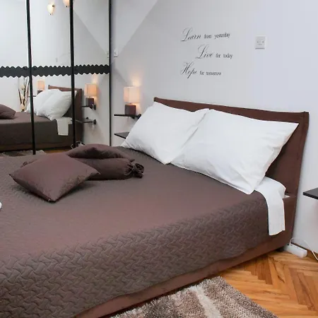 Sara Apartmán